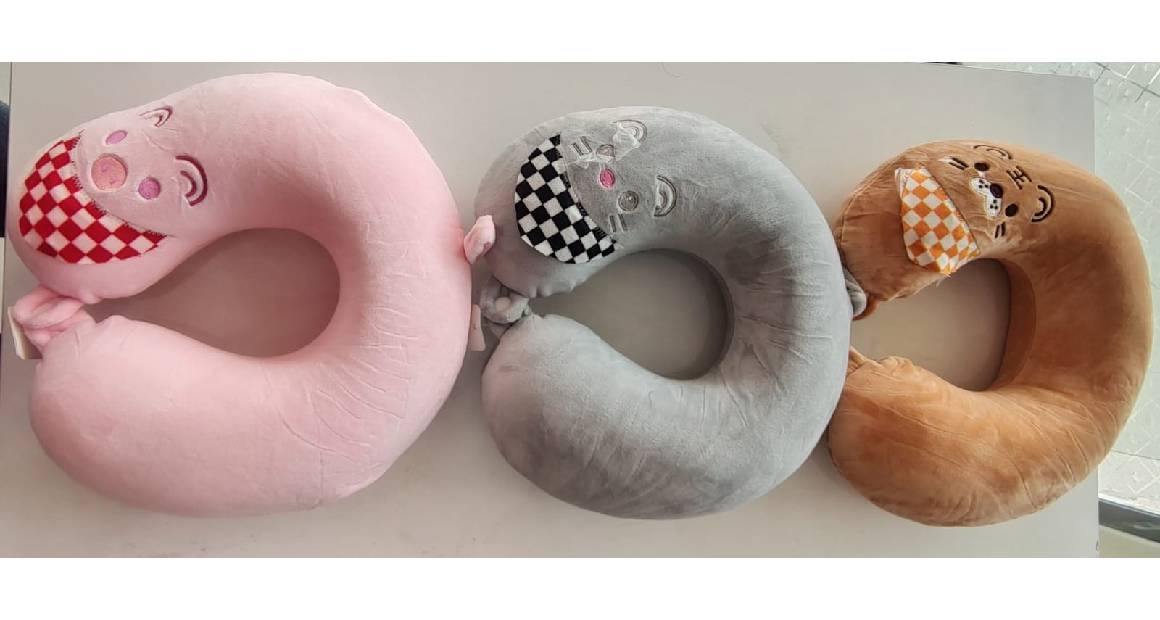 وسادة على شكل حرف U