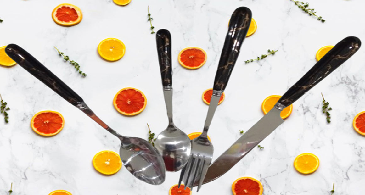 مجموعة أدوات المائدة الصغيرة