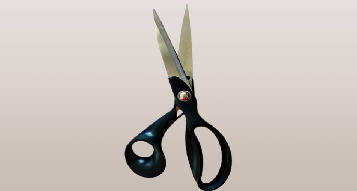 مقصات صغيرة وكبيرة