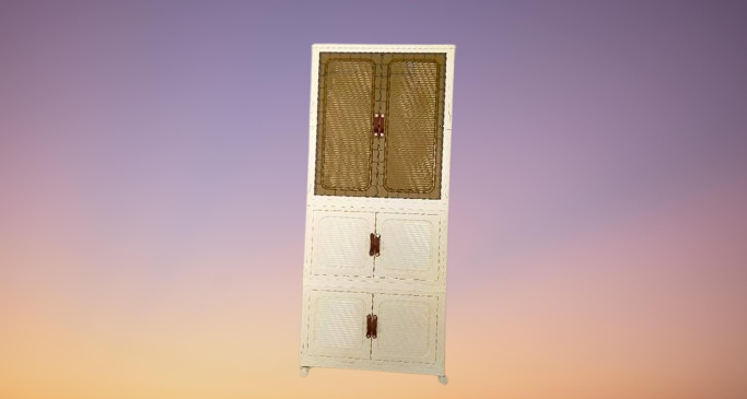 خزانة مكونة من ثلاث طبقات