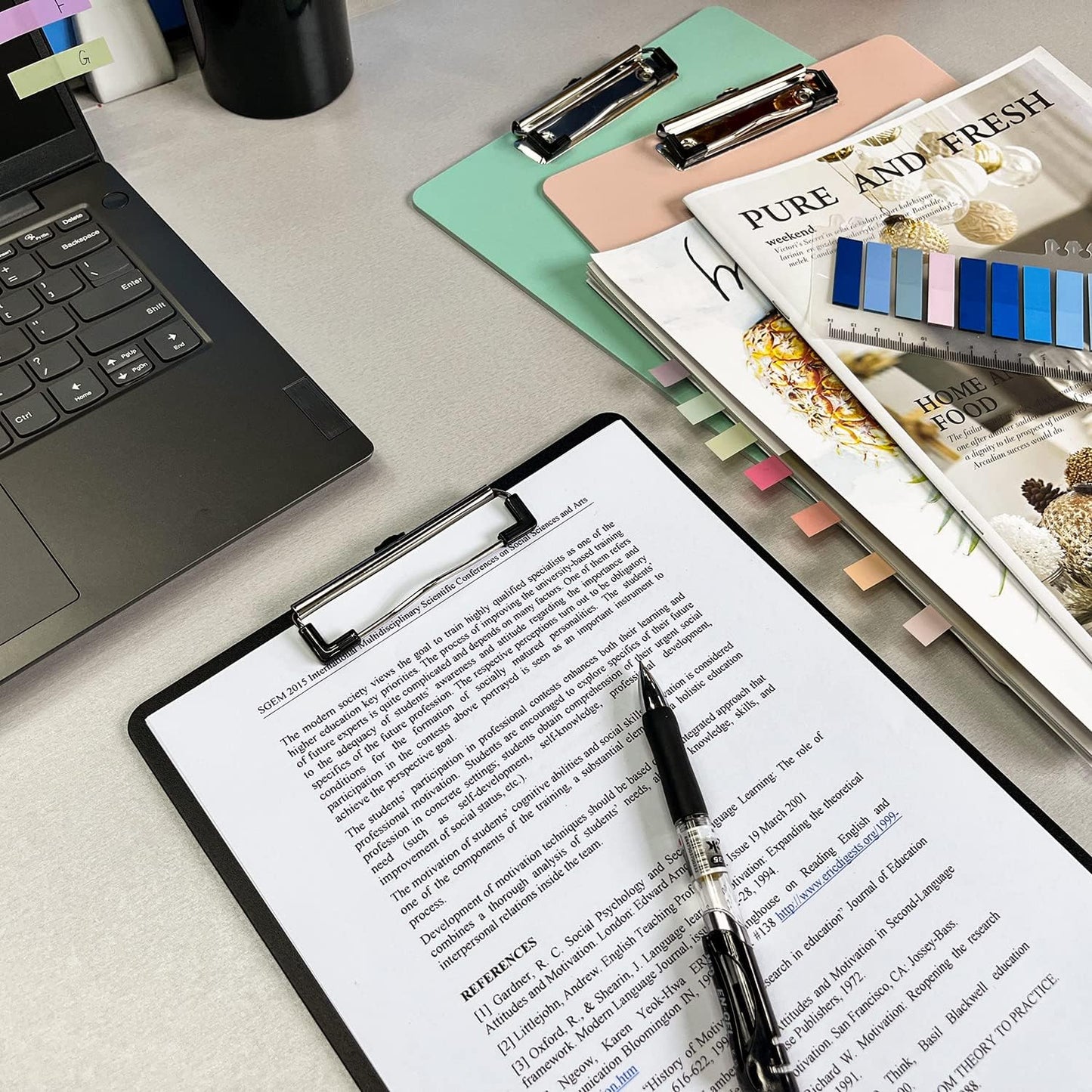 لوحات قصاصات بلاستيكية متعددة الألوان مع مشبك معدني منخفض الارتفاع،